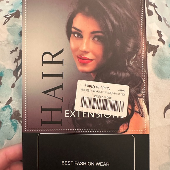 Clip In hair extensions 18inch in length - Picture 7 of 8